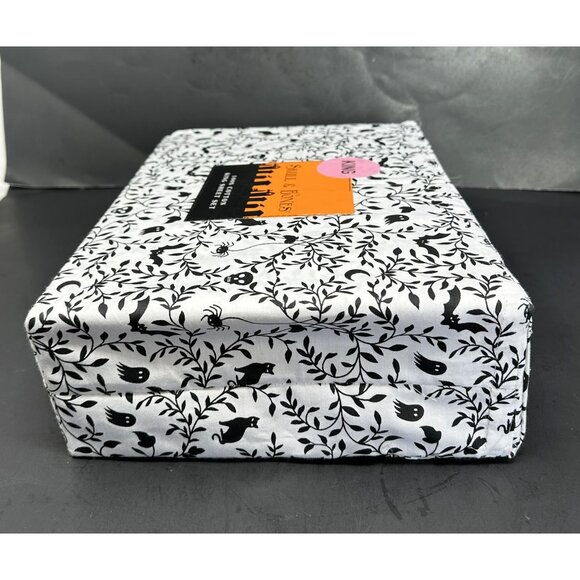 SKULL & BONES Cotton KING SHEET SET Skulls Spiders Bats Cat Ghosts Moons NIB NEW - Picture 6 of 7